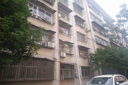 出售泰安宝盛广场3室2厅1卫111平简单装修